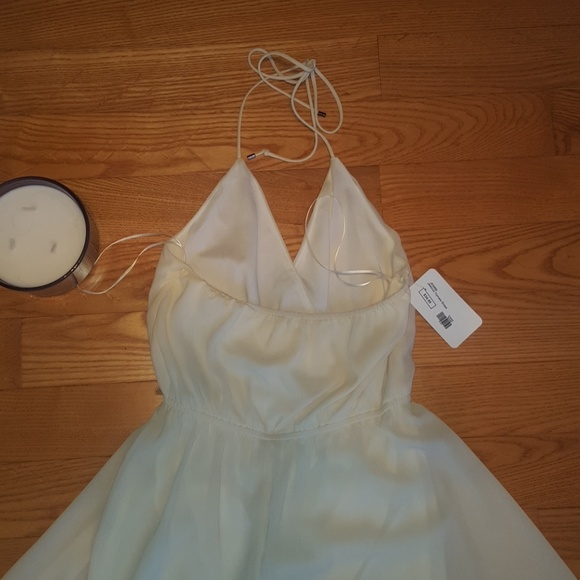**CLOSET CLEAR OUT** NWT Cream / White Halter Neck Dress - Picture 5 of 5